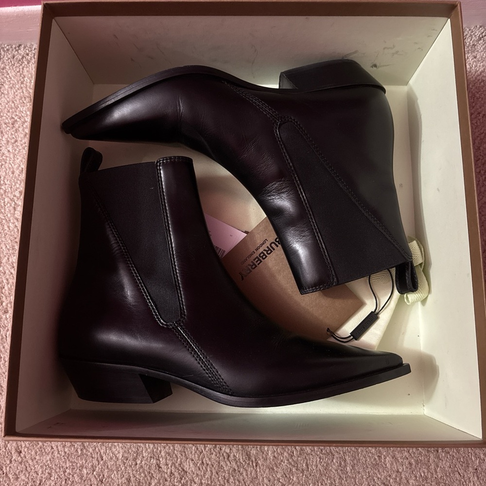 Size 37 EU Burberry Black leather ankle boots - worn only once #ankleboots